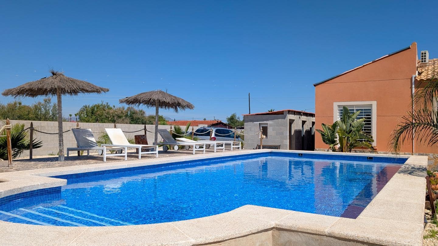 4 Zimmer Villa zu verkaufen in Elche / Elx mit Pool Garage - 850.000 € (Ref: 9901632)