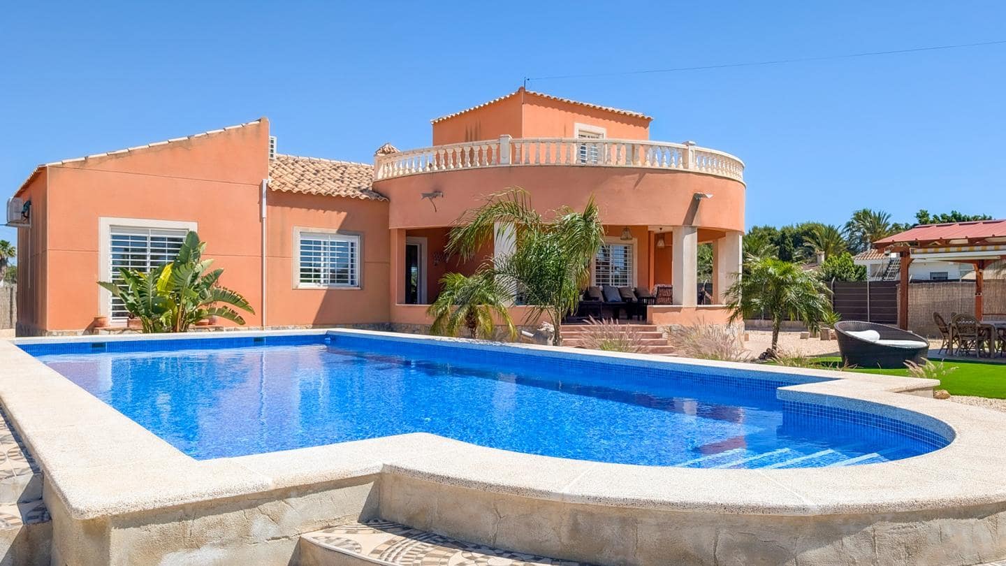 4 Zimmer Villa zu verkaufen in Elche / Elx mit Pool Garage - 850.000 € (Ref: 9901632)