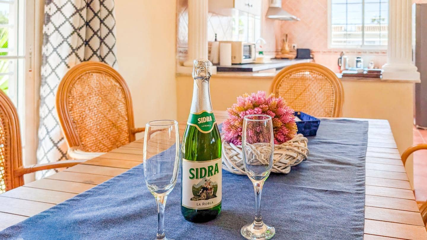 4 Zimmer Villa zu verkaufen in Elche / Elx mit Pool Garage - 850.000 € (Ref: 9901632)