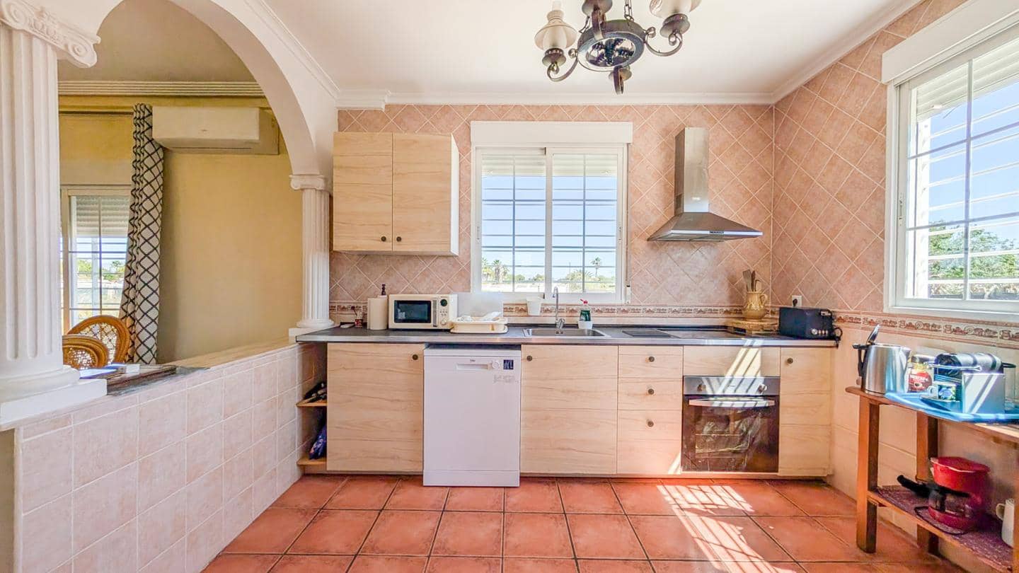 4 Zimmer Villa zu verkaufen in Elche / Elx mit Pool Garage - 850.000 € (Ref: 9901632)