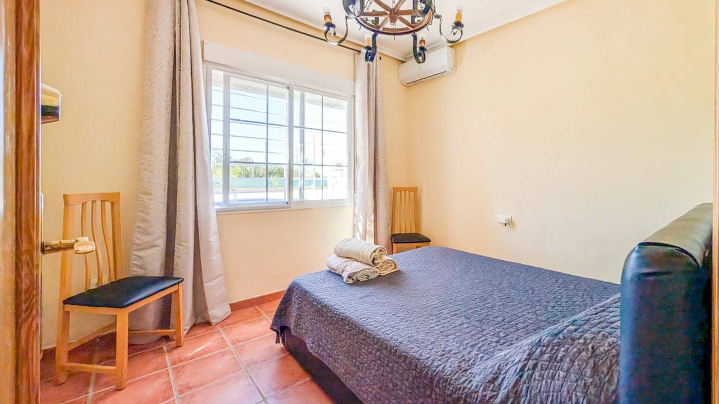 4 Zimmer Villa zu verkaufen in Elche / Elx mit Pool Garage - 850.000 € (Ref: 9901632)