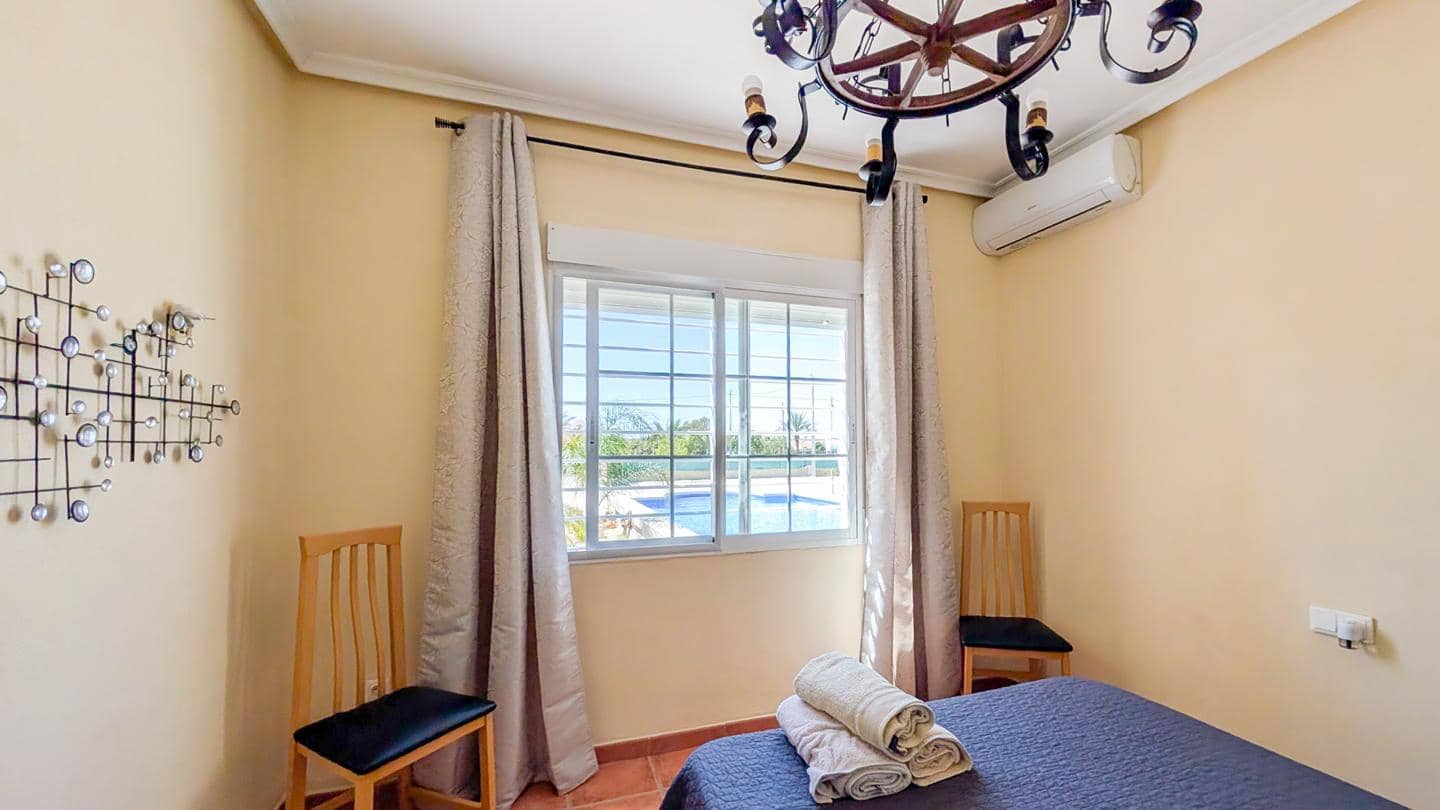 4 Zimmer Villa zu verkaufen in Elche / Elx mit Pool Garage - 850.000 € (Ref: 9901632)