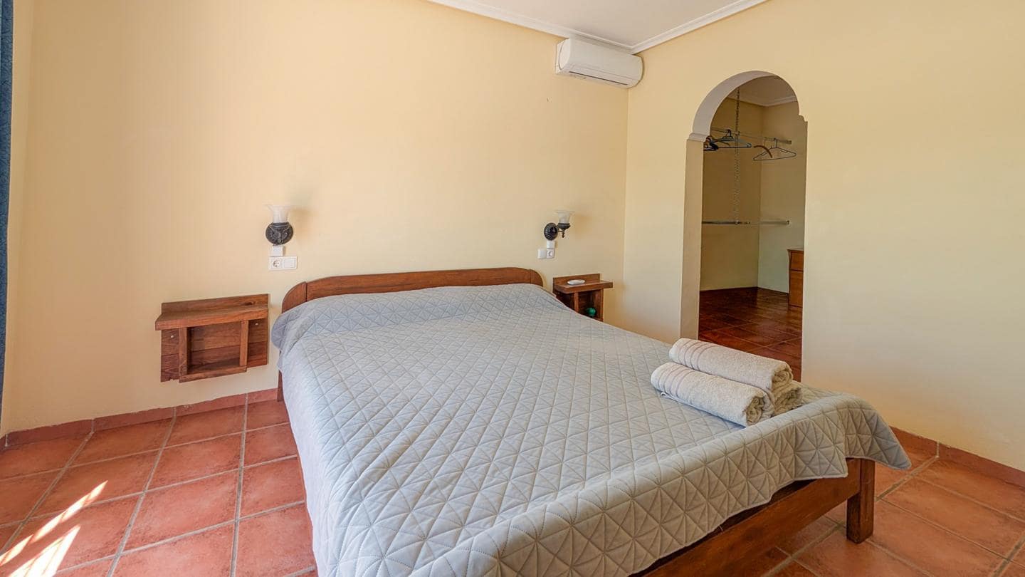 4 Zimmer Villa zu verkaufen in Elche / Elx mit Pool Garage - 850.000 € (Ref: 9901632)