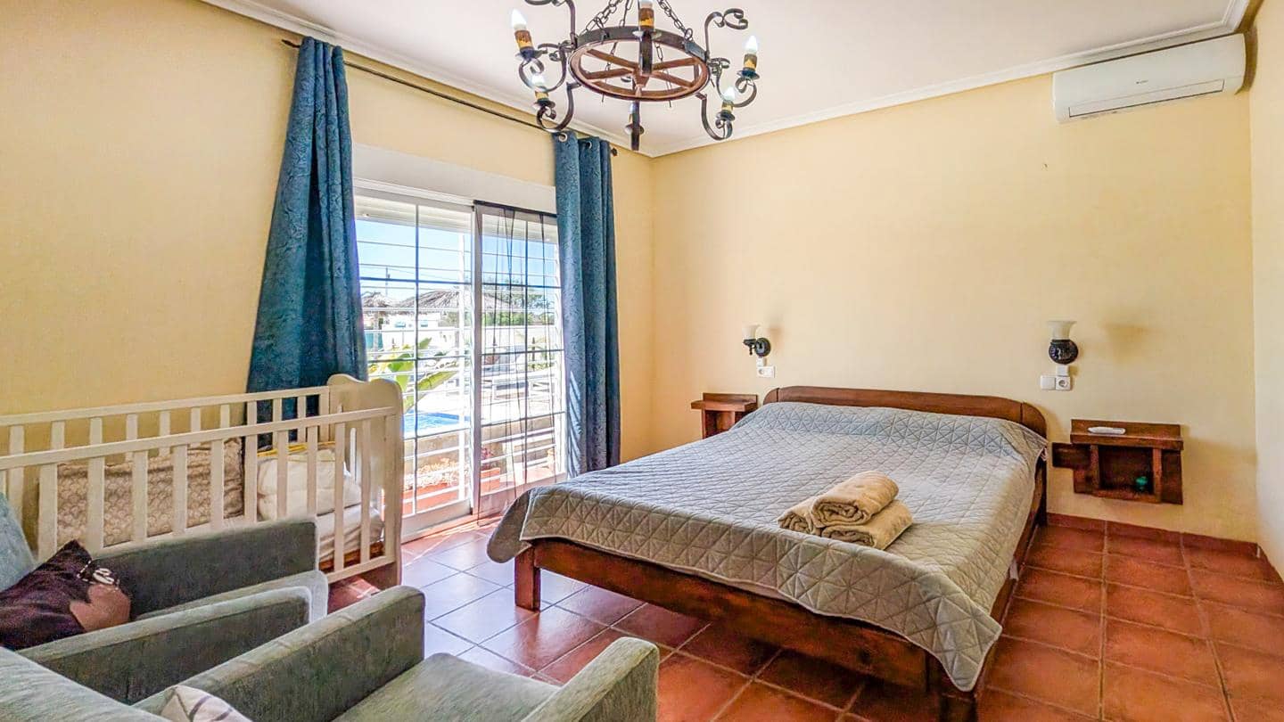 4 Zimmer Villa zu verkaufen in Elche / Elx mit Pool Garage - 850.000 € (Ref: 9901632)