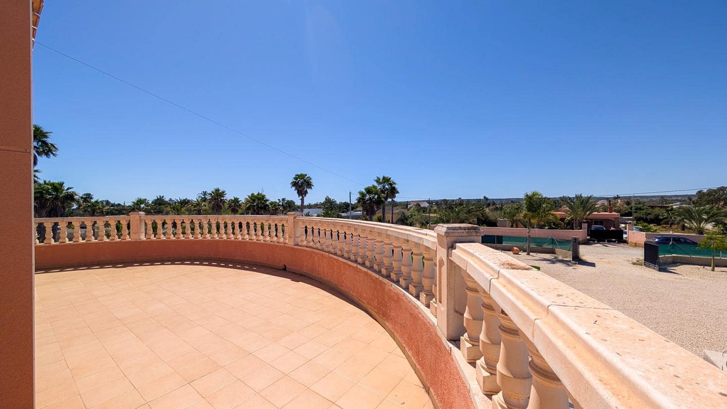 4 Zimmer Villa zu verkaufen in Elche / Elx mit Pool Garage - 850.000 € (Ref: 9901632)