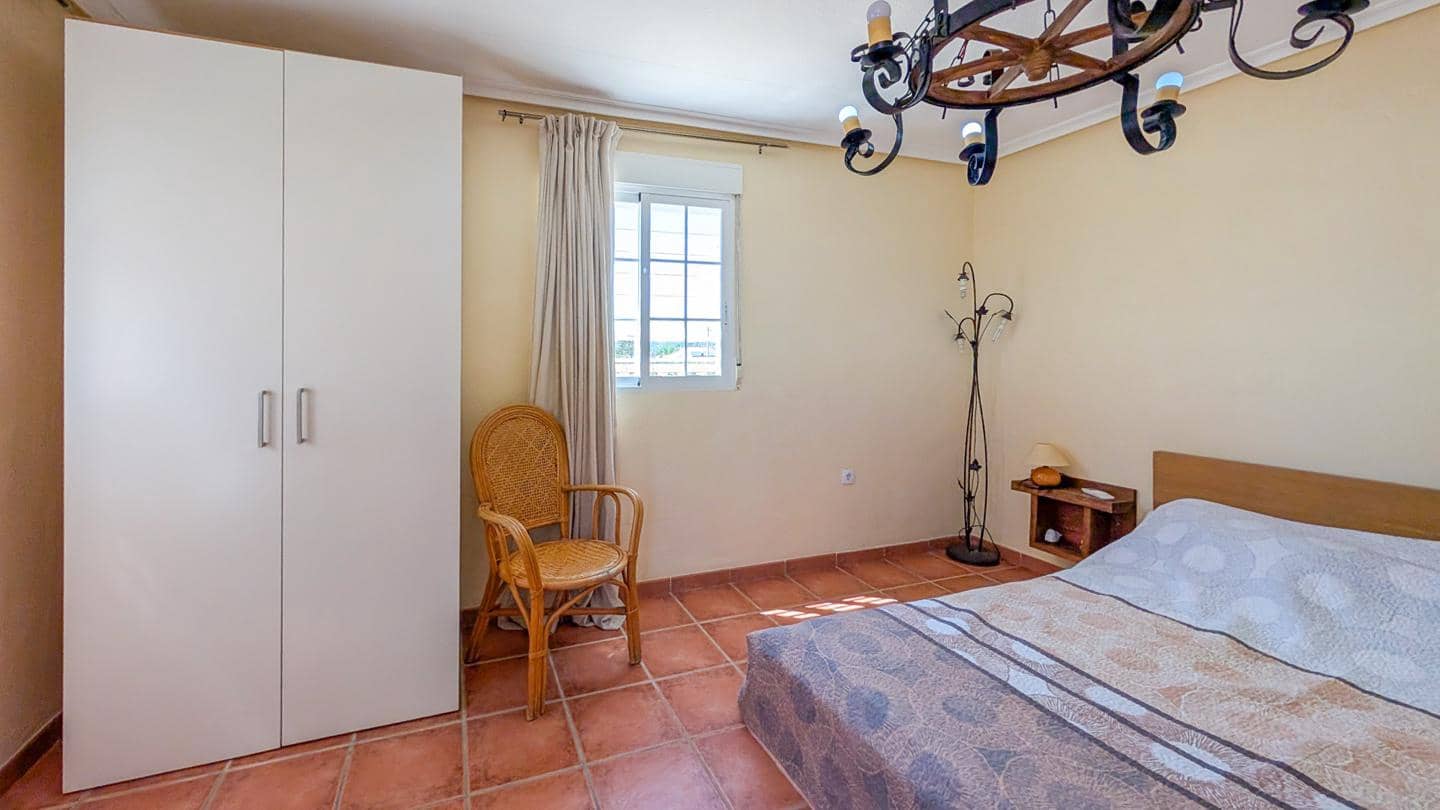 4 Zimmer Villa zu verkaufen in Elche / Elx mit Pool Garage - 850.000 € (Ref: 9901632)