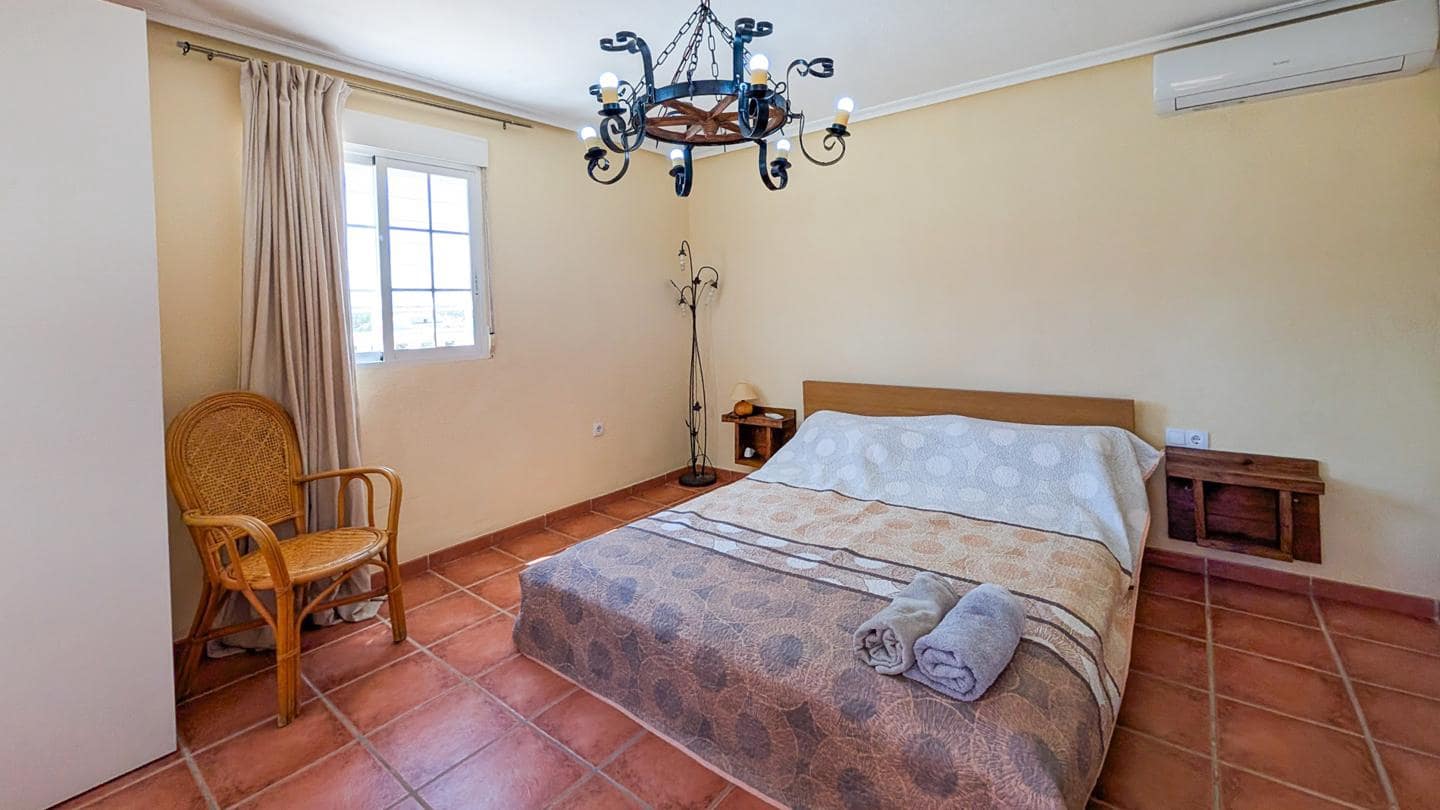 4 Zimmer Villa zu verkaufen in Elche / Elx mit Pool Garage - 850.000 € (Ref: 9901632)