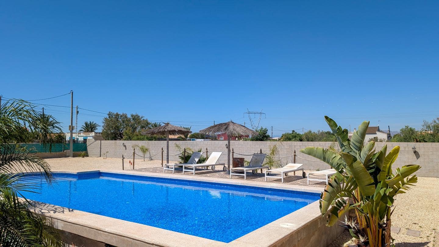 4 Zimmer Villa zu verkaufen in Elche / Elx mit Pool Garage - 850.000 € (Ref: 9901632)