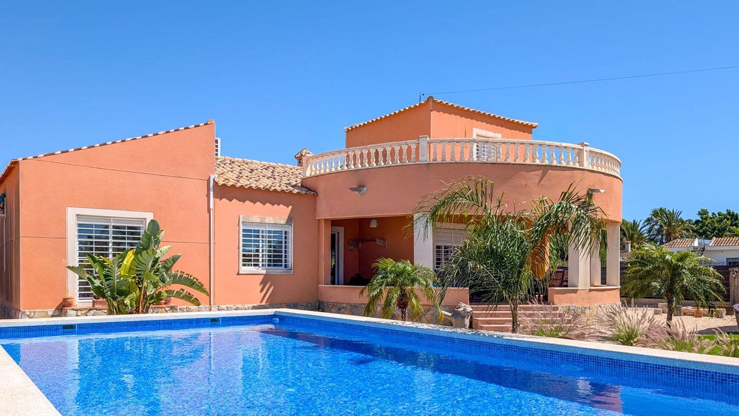 4 Zimmer Villa zu verkaufen in Elche / Elx mit Pool Garage - 850.000 € (Ref: 9901632)