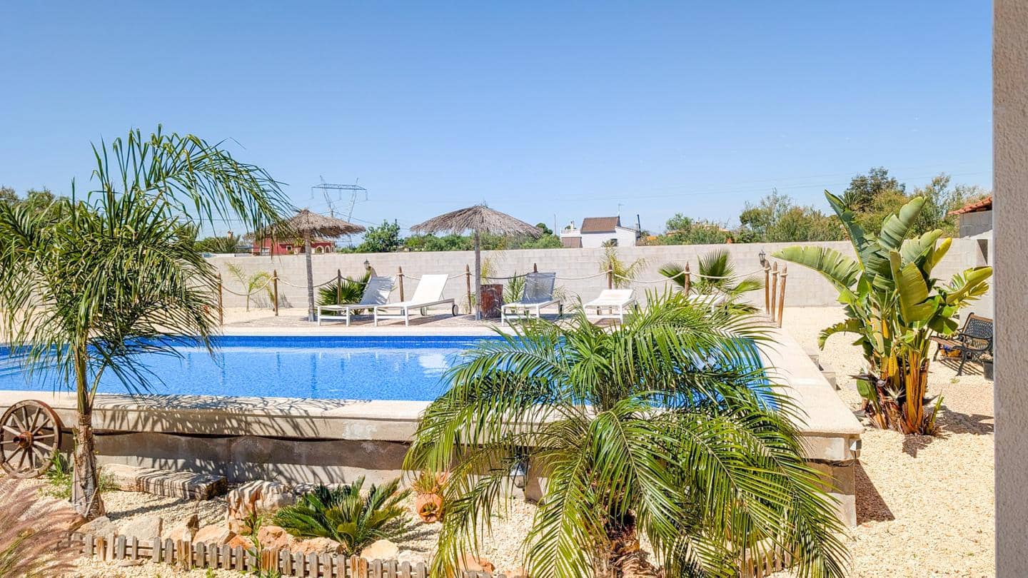 4 Zimmer Villa zu verkaufen in Elche / Elx mit Pool Garage - 850.000 € (Ref: 9901632)
