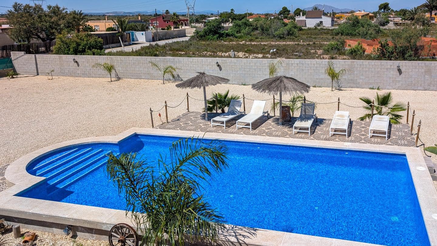 4 Zimmer Villa zu verkaufen in Elche / Elx mit Pool Garage - 850.000 € (Ref: 9901632)
