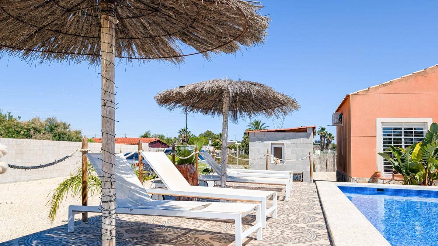 4 Zimmer Villa zu verkaufen in Elche / Elx mit Pool Garage - 850.000 € (Ref: 9901632)