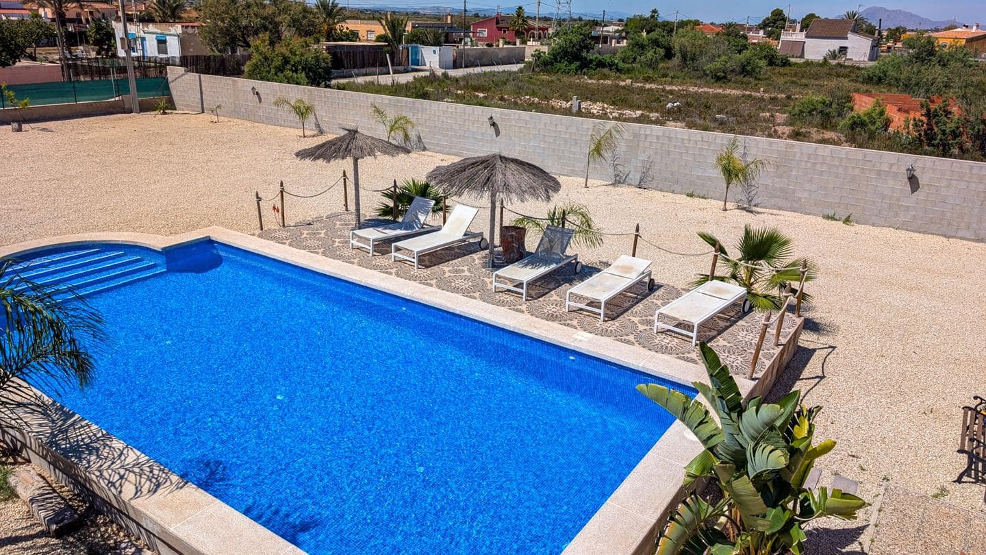 4 Zimmer Villa zu verkaufen in Elche / Elx mit Pool Garage - 850.000 € (Ref: 9901632)