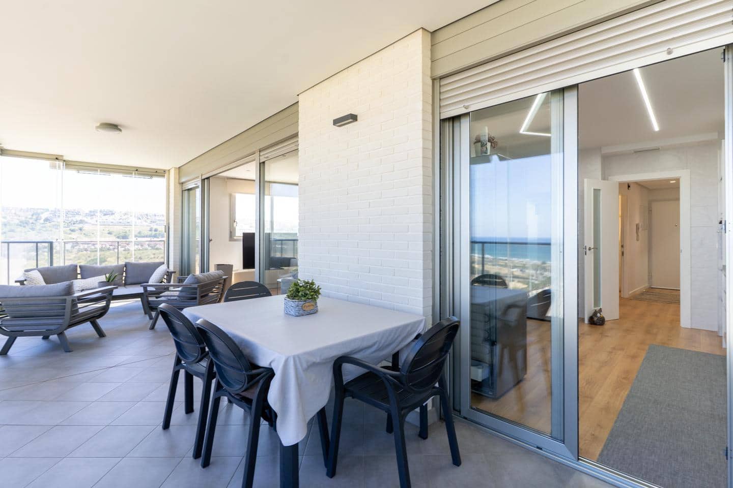 3 makuuhuone Asunto myytävänä paikassa Arenales del Sol mukana uima-altaan 
autotalli - 742 000 € (Ref: 9905083)