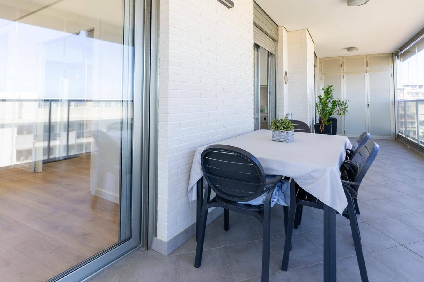 3 makuuhuone Asunto myytävänä paikassa Arenales del Sol mukana uima-altaan 
autotalli - 742 000 € (Ref: 9905083)