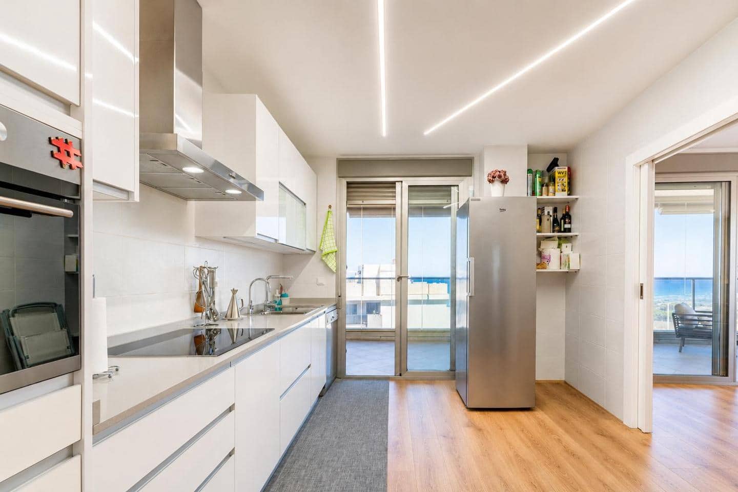 3 makuuhuone Asunto myytävänä paikassa Arenales del Sol mukana uima-altaan 
autotalli - 742 000 € (Ref: 9905083)
