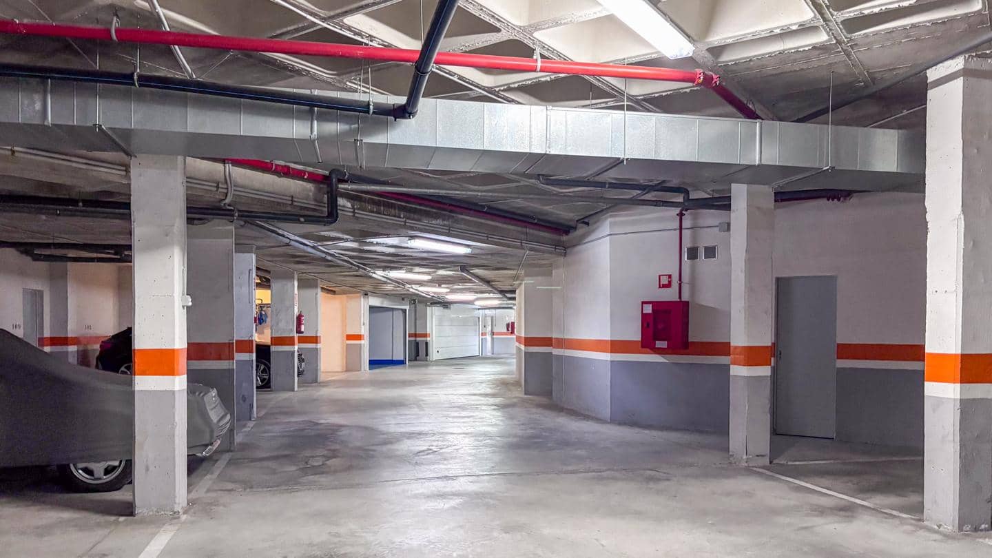 3 makuuhuone Asunto myytävänä paikassa Arenales del Sol mukana uima-altaan 
autotalli - 742 000 € (Ref: 9905083)
