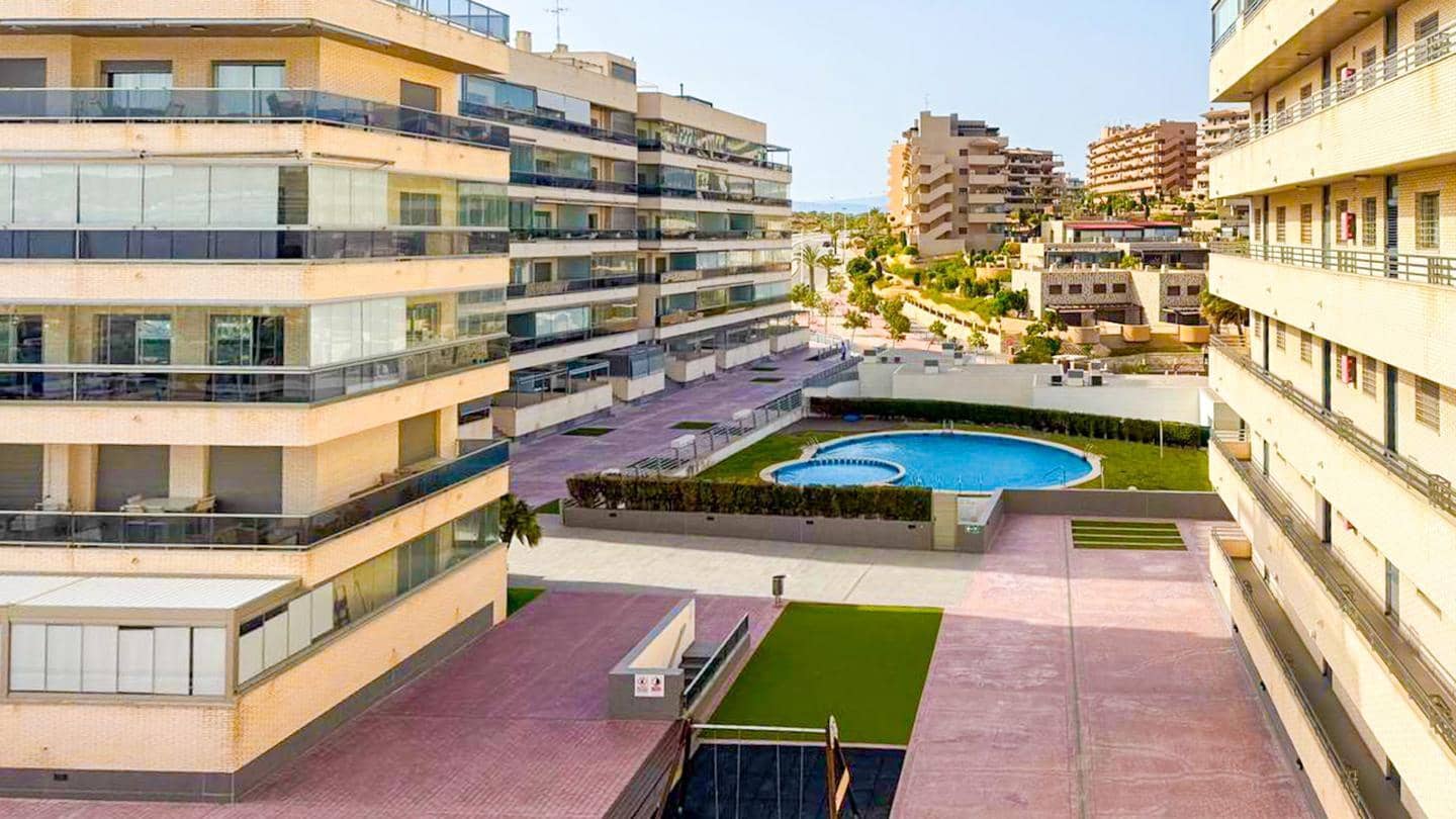 3 makuuhuone Asunto myytävänä paikassa Arenales del Sol mukana uima-altaan 
autotalli - 742 000 € (Ref: 9905083)