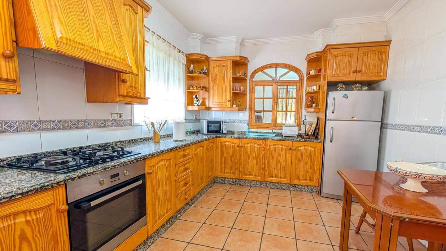 5 bedroom Villa for sale in Valverde with pool garage - € 680,000 (Ref: 9932186)