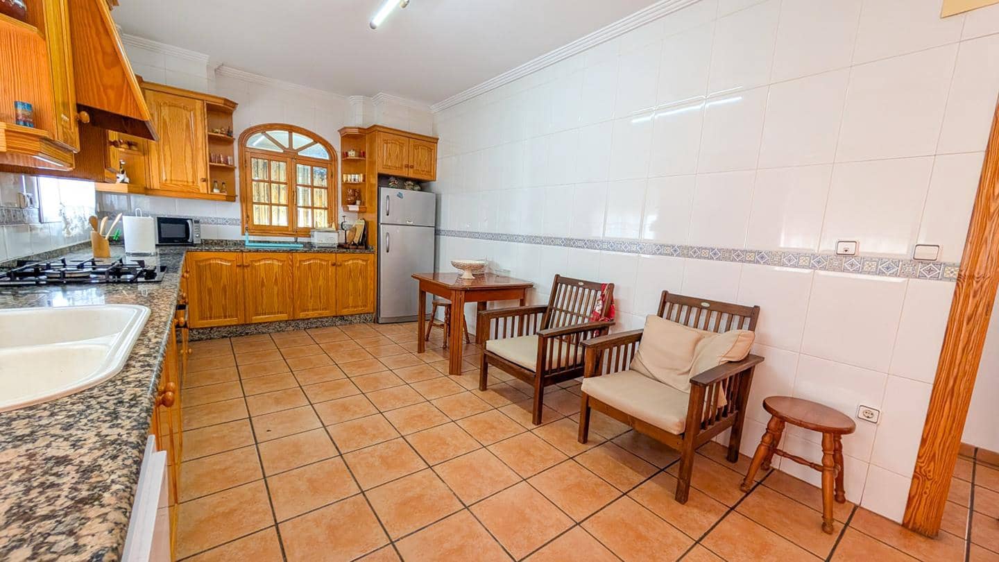 5 bedroom Villa for sale in Valverde with pool garage - € 680,000 (Ref: 9932186)