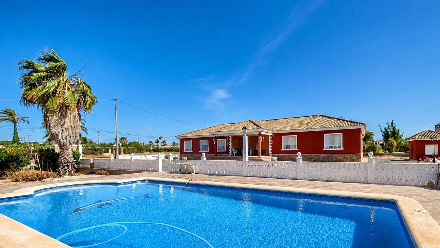 5 bedroom Villa for sale in Valverde with pool garage - € 680,000 (Ref: 9932186)