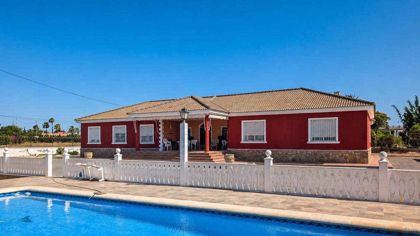 5 bedroom Villa for sale in Valverde with pool garage - € 680,000 (Ref: 9932186)