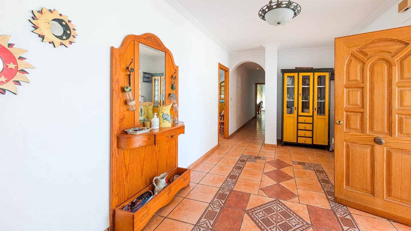 5 bedroom Villa for sale in Valverde with pool garage - € 680,000 (Ref: 9932186)
