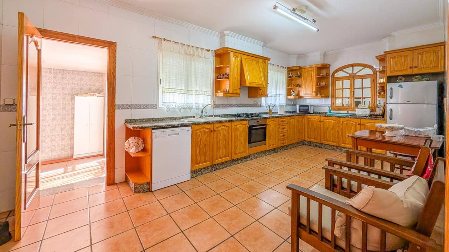 5 bedroom Villa for sale in Valverde with pool garage - € 680,000 (Ref: 9932186)