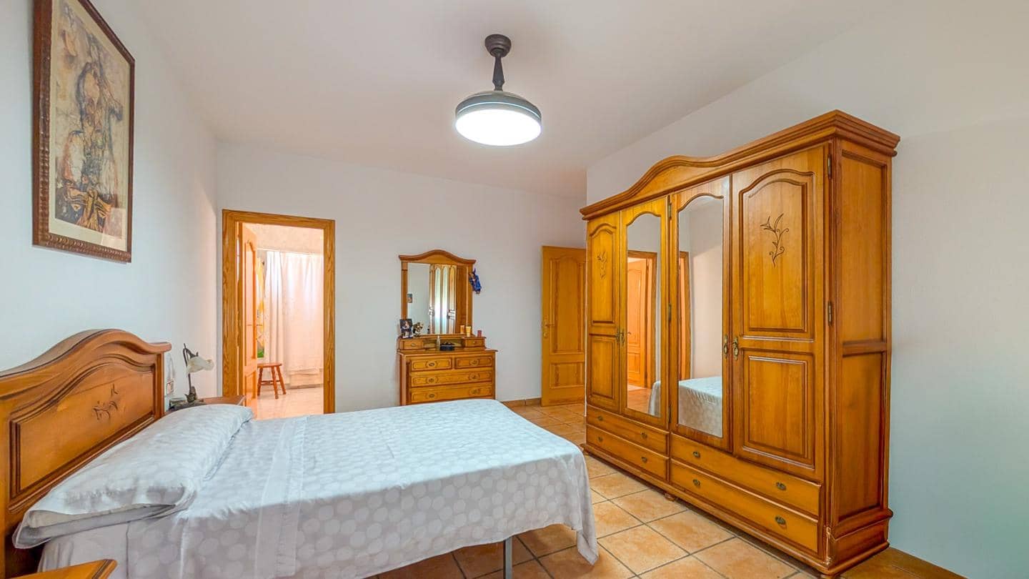 5 bedroom Villa for sale in Valverde with pool garage - € 680,000 (Ref: 9932186)