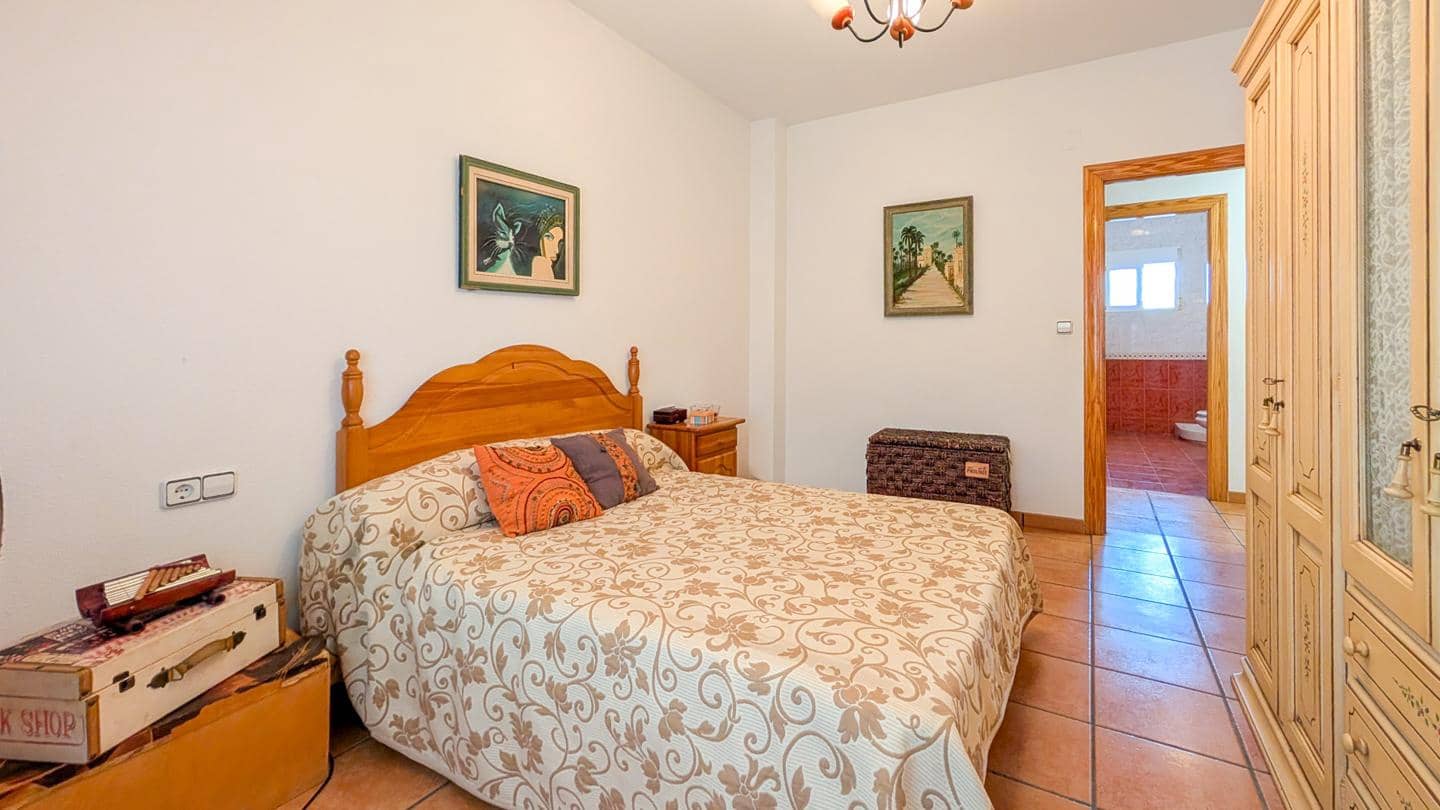 5 bedroom Villa for sale in Valverde with pool garage - € 680,000 (Ref: 9932186)