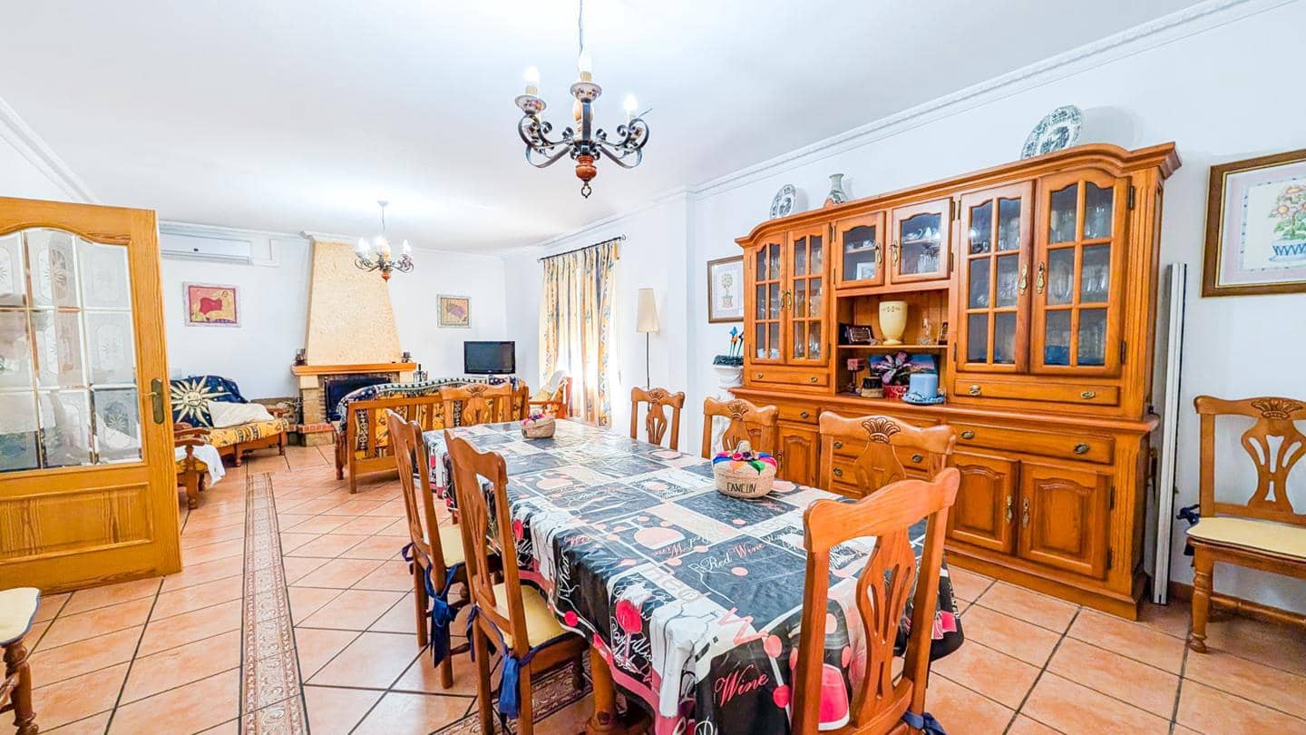 5 bedroom Villa for sale in Valverde with pool garage - € 680,000 (Ref: 9932186)