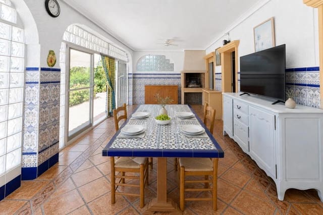 Chalet de 5 habitaciones en La Marina, Elche / Elx en venta con piscina garaje - 519.000 € (Ref: 9971747)