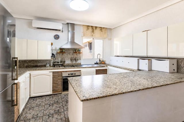 Chalet de 5 habitaciones en La Marina, Elche / Elx en venta con piscina garaje - 519.000 € (Ref: 9971747)