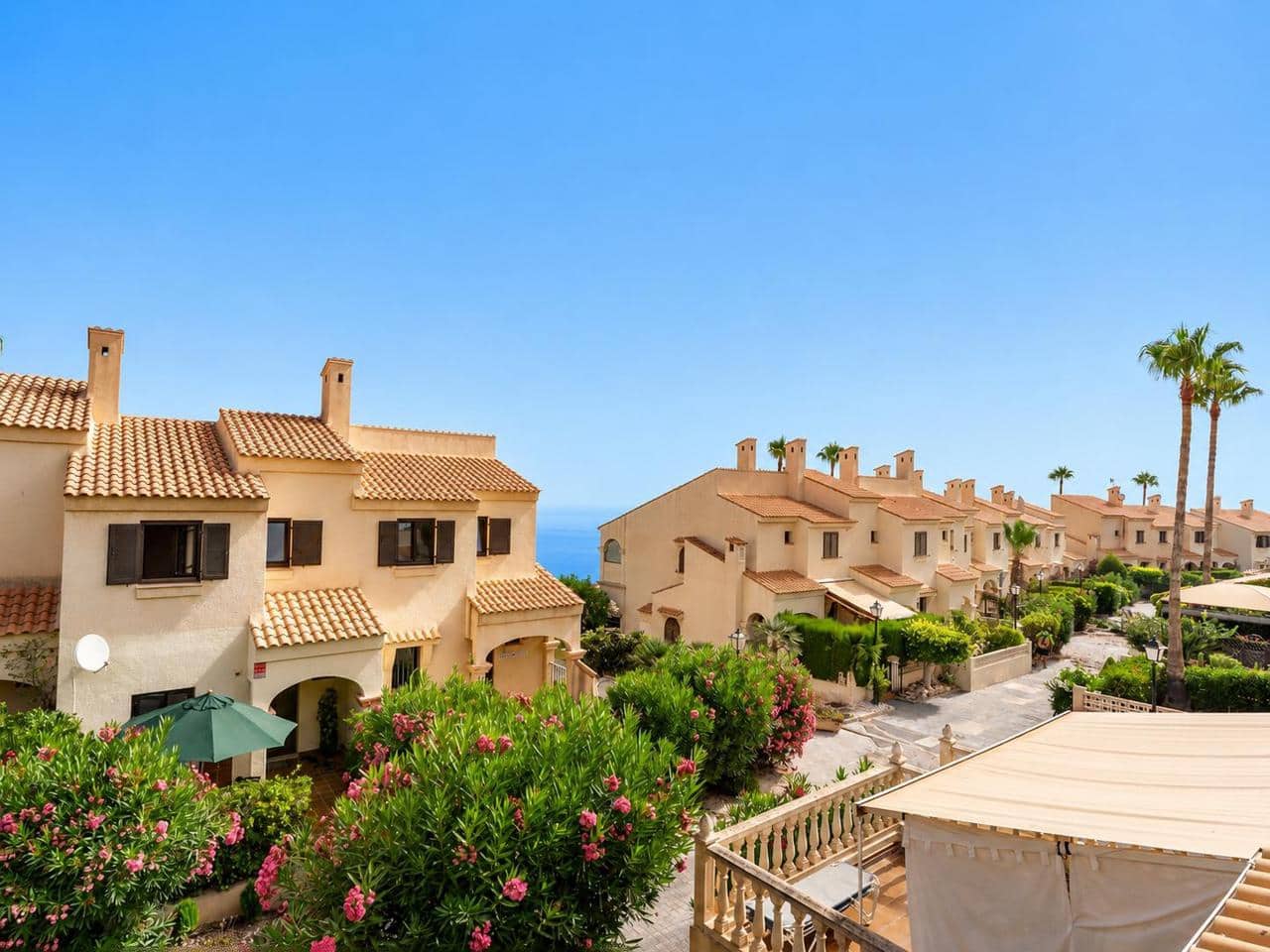 3 soveværelse Villa til salg i Gran Alacant med swimmingpool garage - € 425.000 (Ref: 9987332)