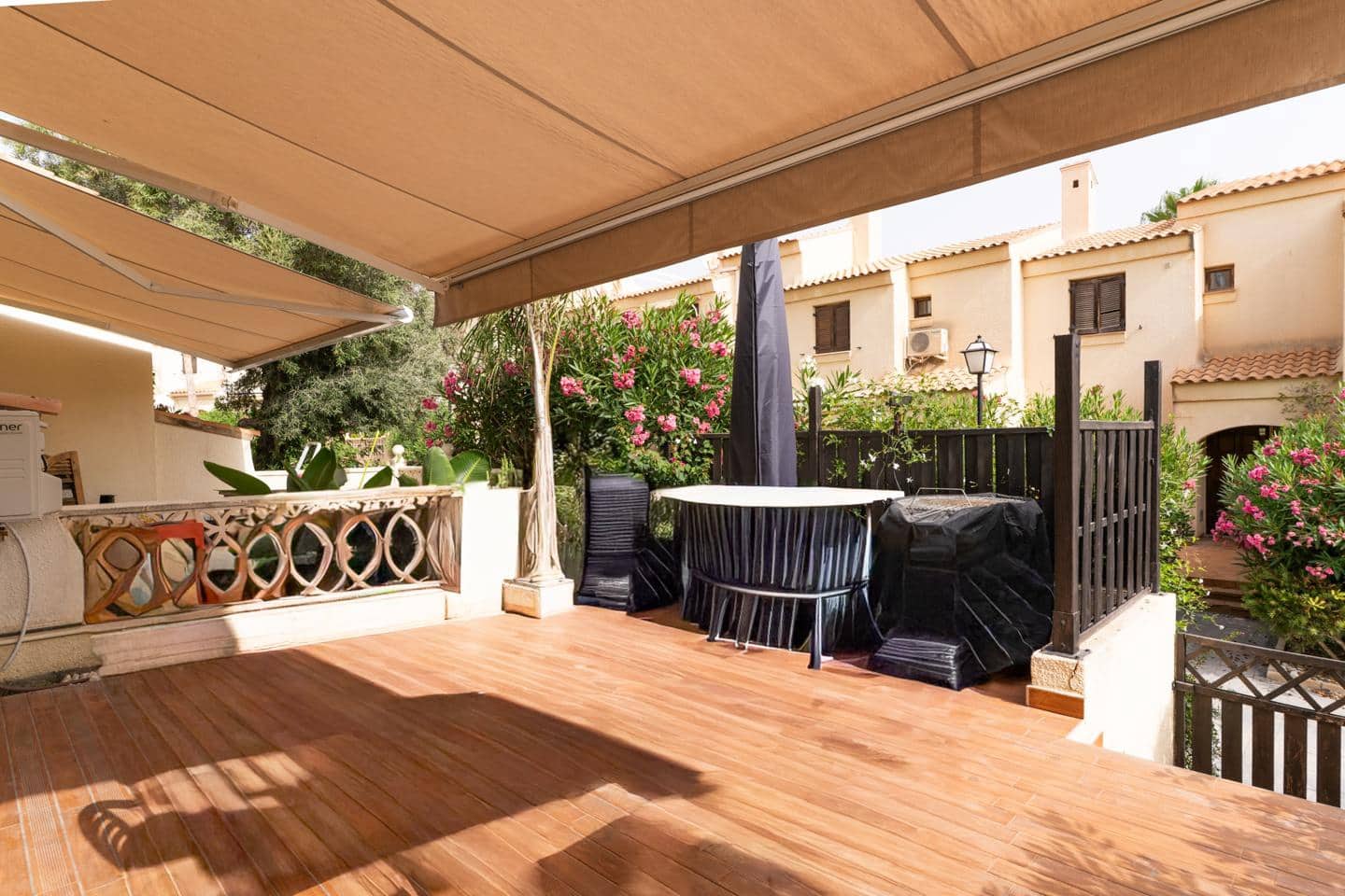 3 soveværelse Villa til salg i Gran Alacant med swimmingpool garage - € 425.000 (Ref: 9987332)