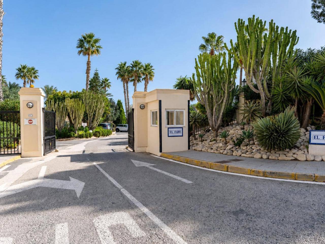 3 soveværelse Villa til salg i Gran Alacant med swimmingpool garage - € 425.000 (Ref: 9987332)