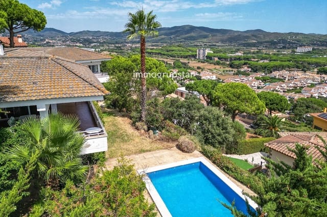 5 Zimmer Villa zu verkaufen in Sant Antoni de Calonge, Calonge i Sant Antoni mit Pool Garage - 1.240.000 € (Ref: 10031053)