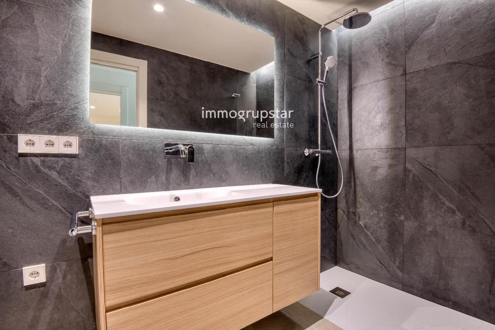 2 bedroom Flat for sale in L'Escala - € 595,000 (Ref: 10113405)