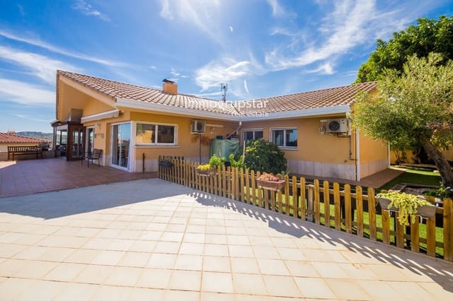 4 chambre Villa/Maison à vendre à Castell d'Aro, Castell-Platja d'Aro avec piscine garage - 995 000 € (Ref: 10114649)