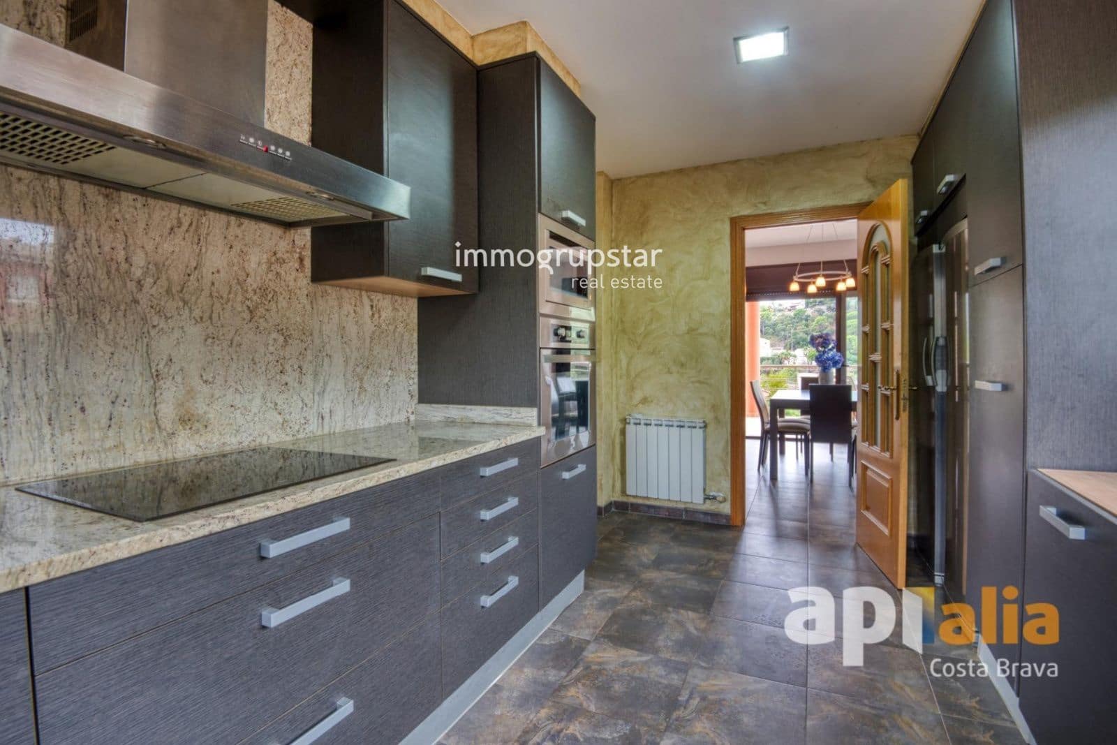 6 bedroom Villa for sale in Calonge i Sant Antoni with pool garage - € 650,000 (Ref: 10125070)