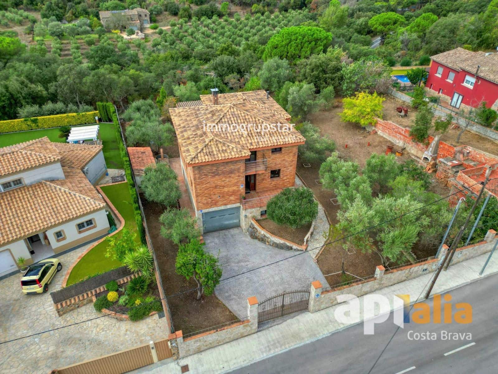 6 bedroom Villa for sale in Calonge i Sant Antoni with pool garage - € 650,000 (Ref: 10125070)