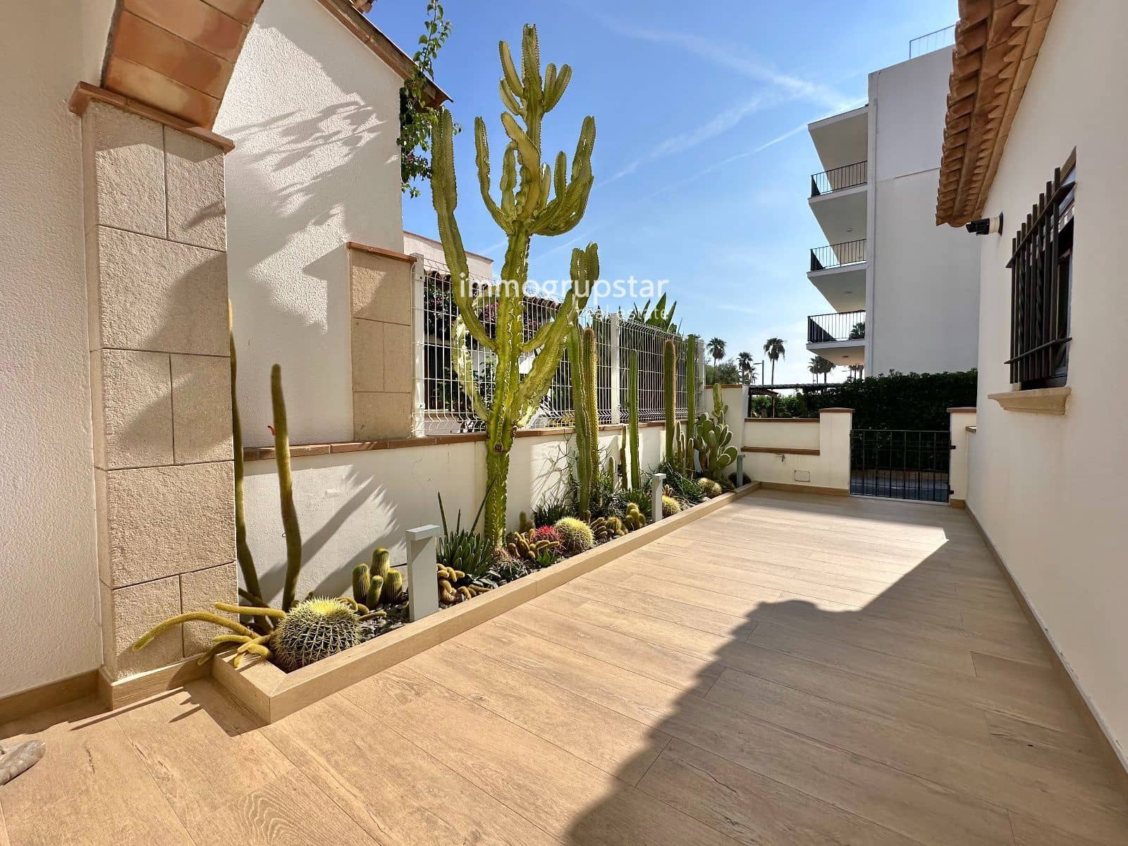 4 sypialnia Dom na sprzedaż w Sant Antoni de Calonge z basenem garażem - 1 100 000 € (Ref: 10160558)