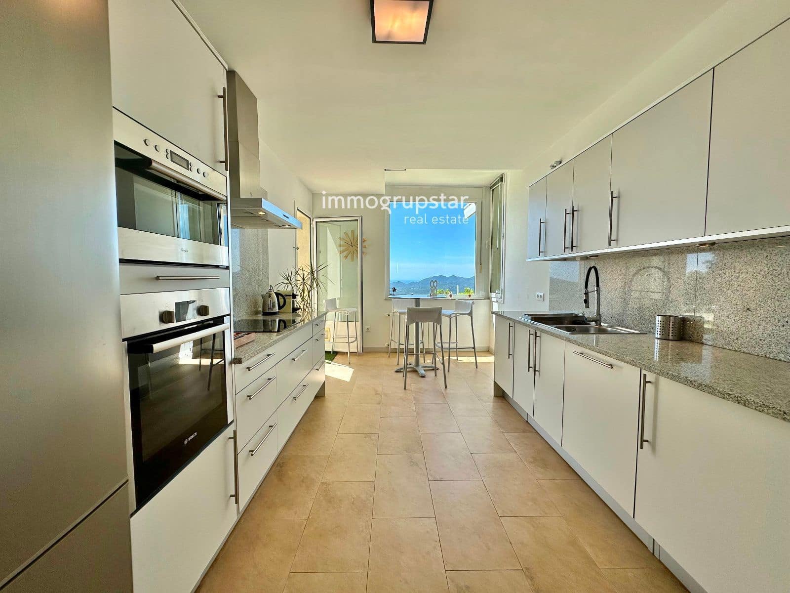 4 soverom Villa til salgs i Roca de Malvet med svømmebasseng garasje - € 885 000 (Ref: 9041305)