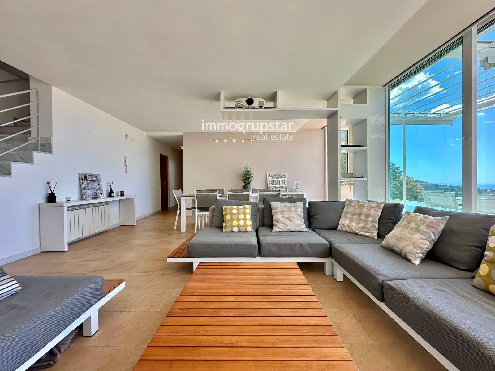 4 soverom Villa til salgs i Roca de Malvet med svømmebasseng garasje - € 885 000 (Ref: 9041305)