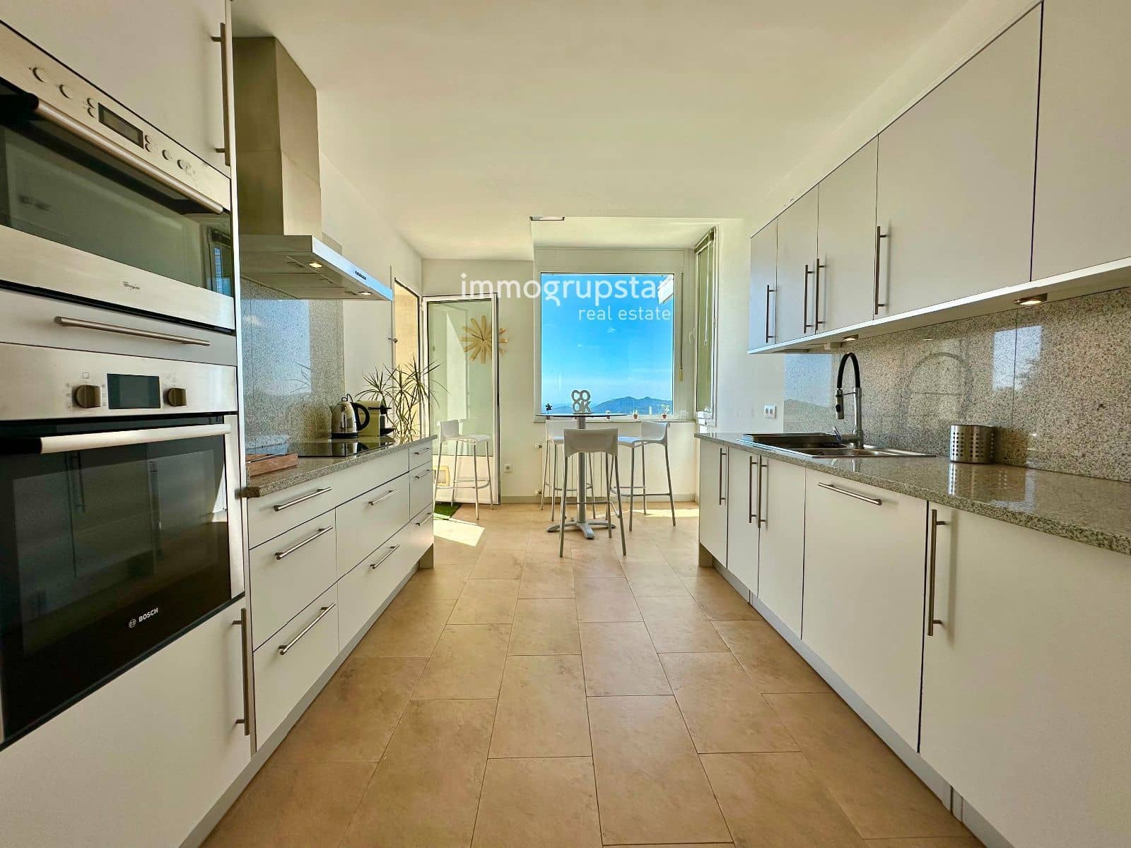 4 soverom Villa til salgs i Roca de Malvet med svømmebasseng garasje - € 885 000 (Ref: 9041305)