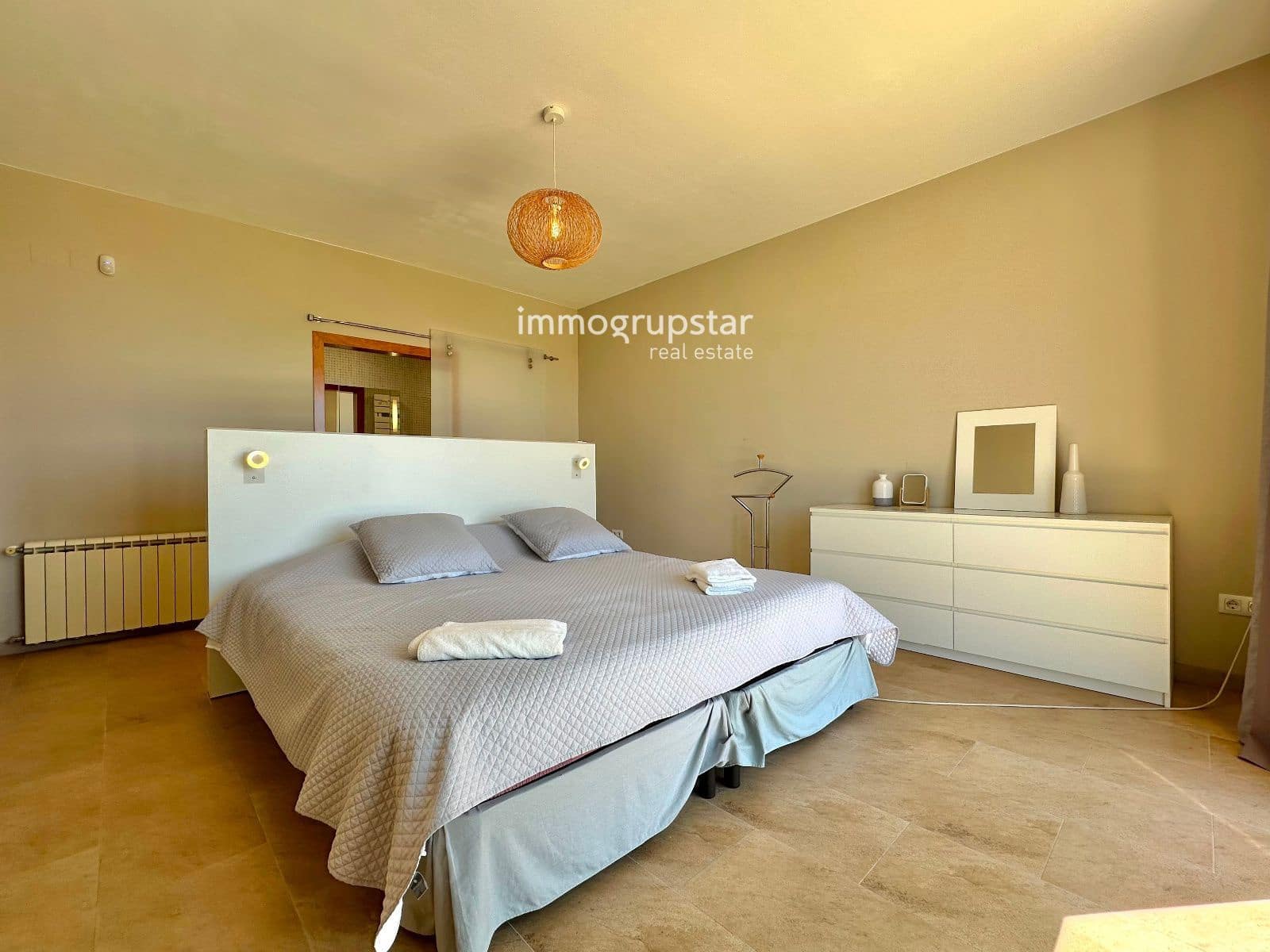 4 soverom Villa til salgs i Roca de Malvet med svømmebasseng garasje - € 885 000 (Ref: 9041305)