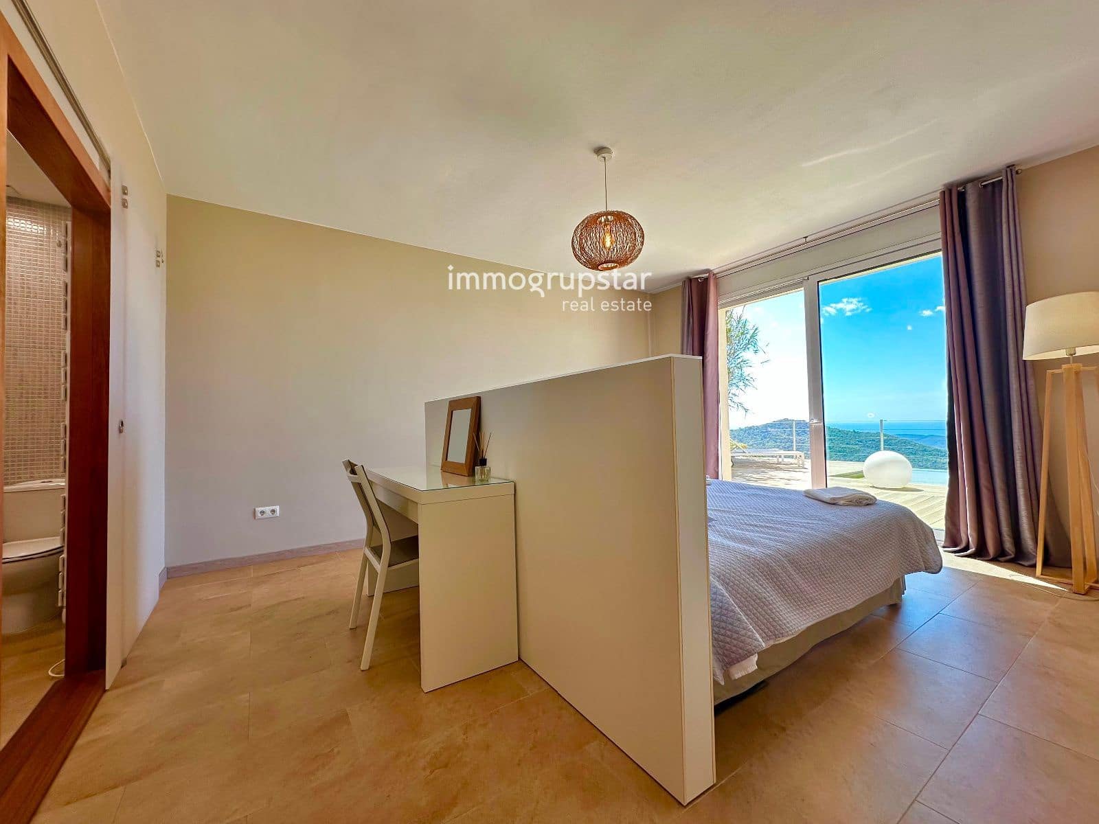 4 soverom Villa til salgs i Roca de Malvet med svømmebasseng garasje - € 885 000 (Ref: 9041305)