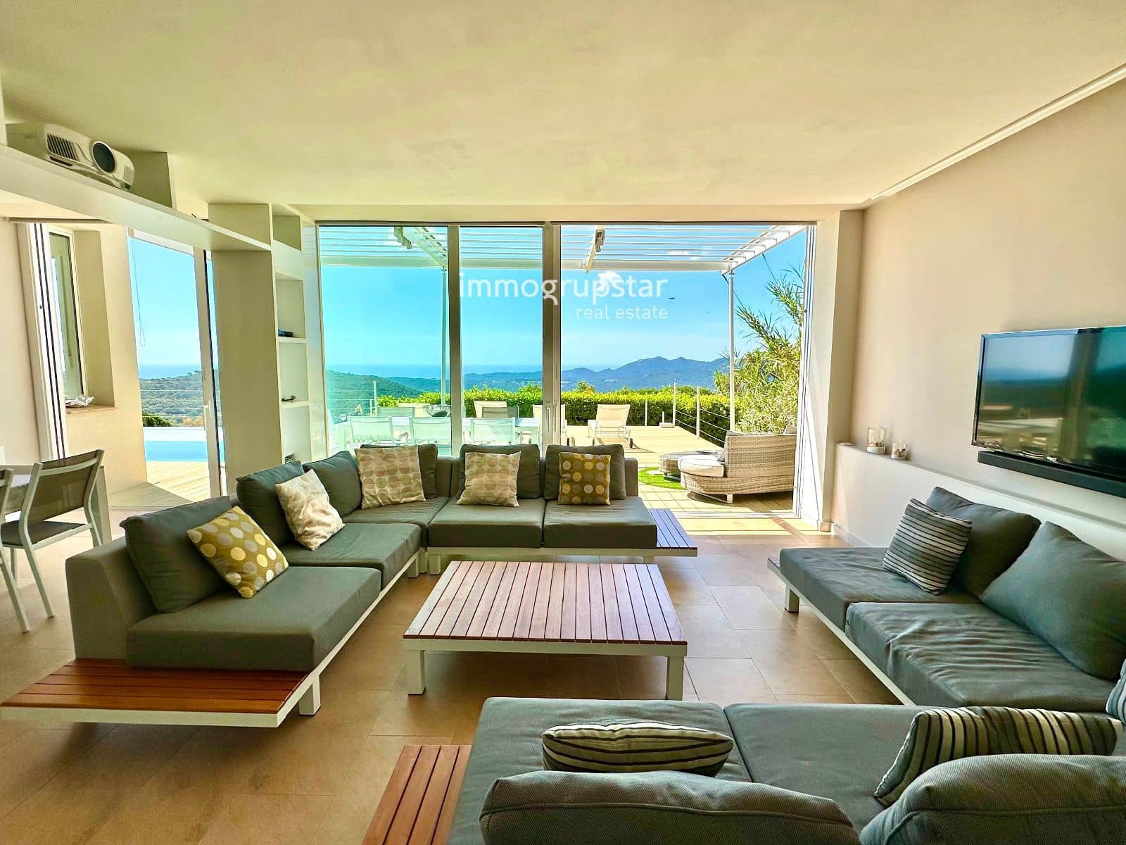 4 soverom Villa til salgs i Roca de Malvet med svømmebasseng garasje - € 885 000 (Ref: 9041305)