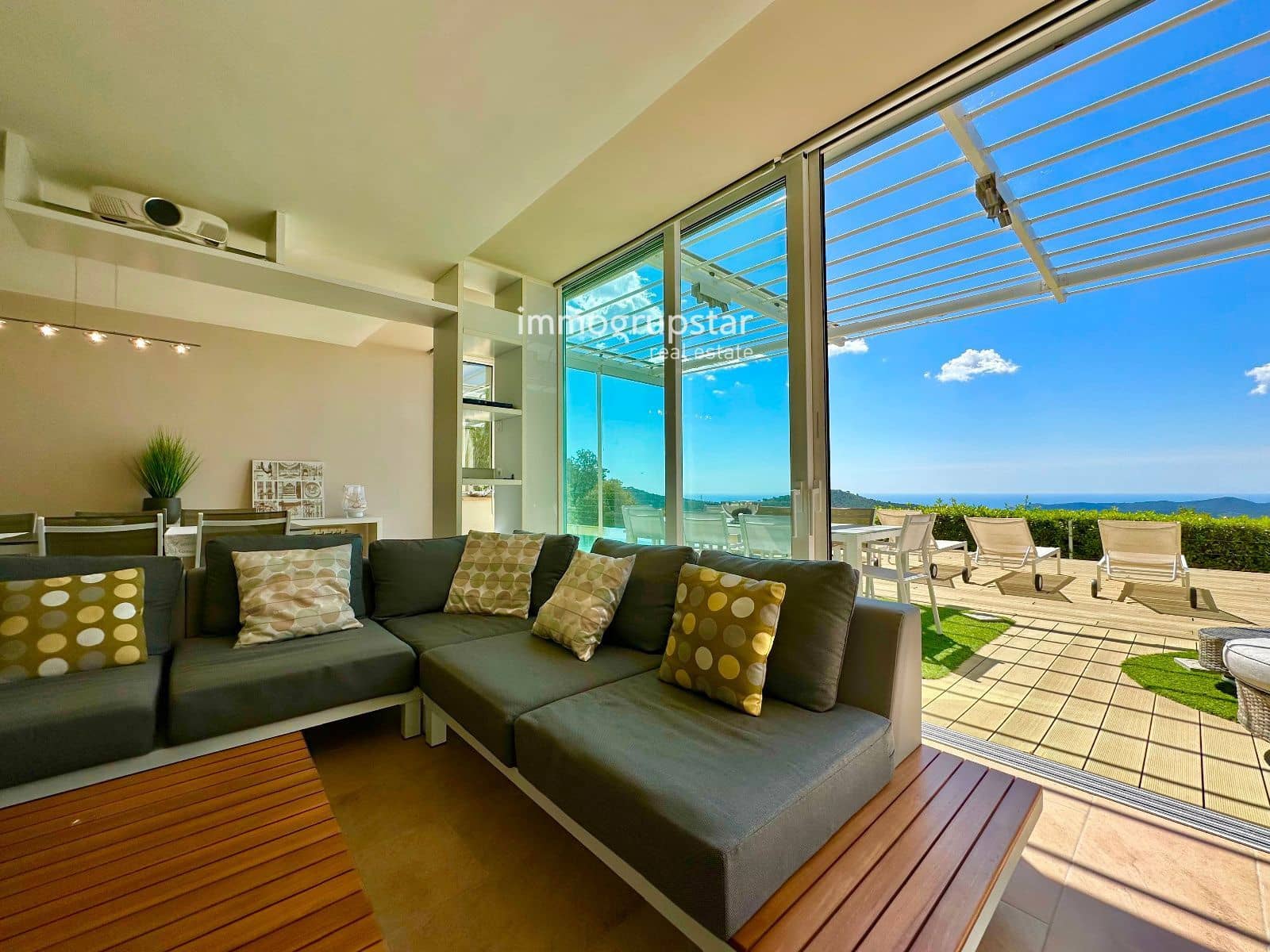 4 soverom Villa til salgs i Roca de Malvet med svømmebasseng garasje - € 885 000 (Ref: 9041305)