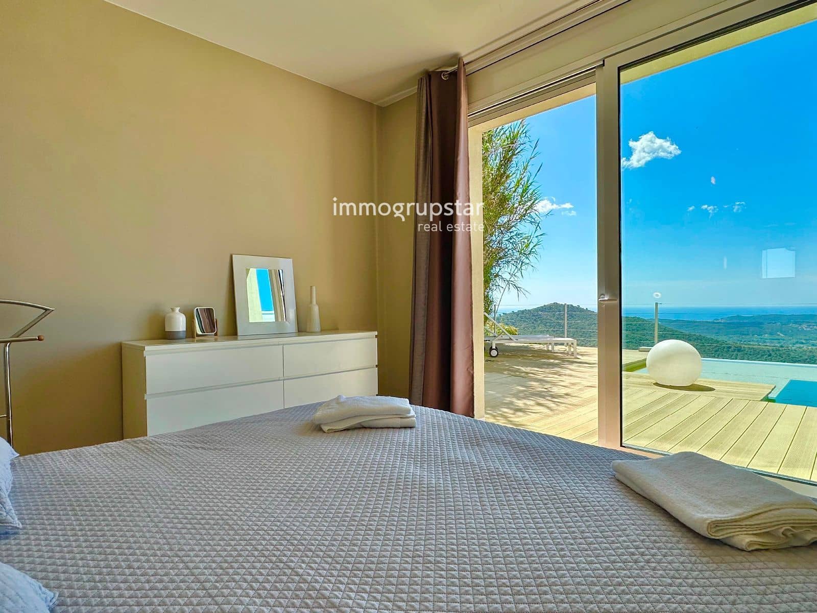 4 soverom Villa til salgs i Roca de Malvet med svømmebasseng garasje - € 885 000 (Ref: 9041305)